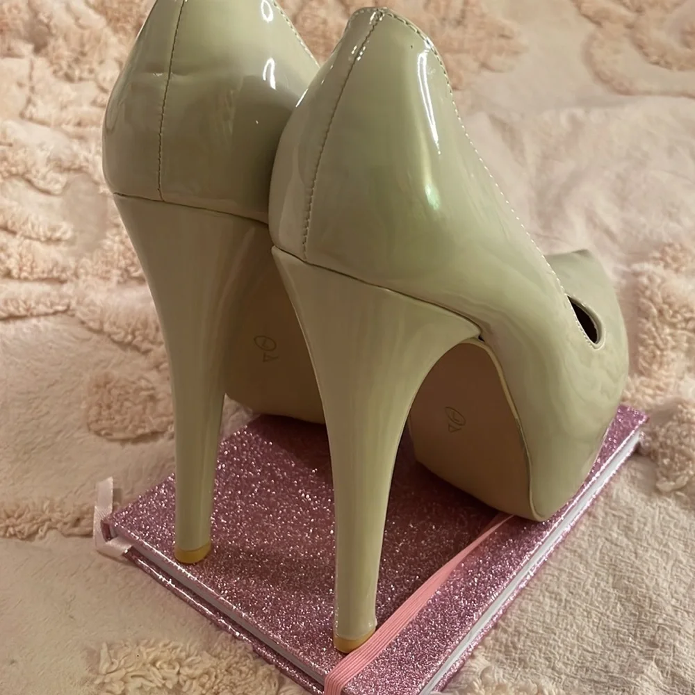 Sexy Beige heels - Picture 2 of 9